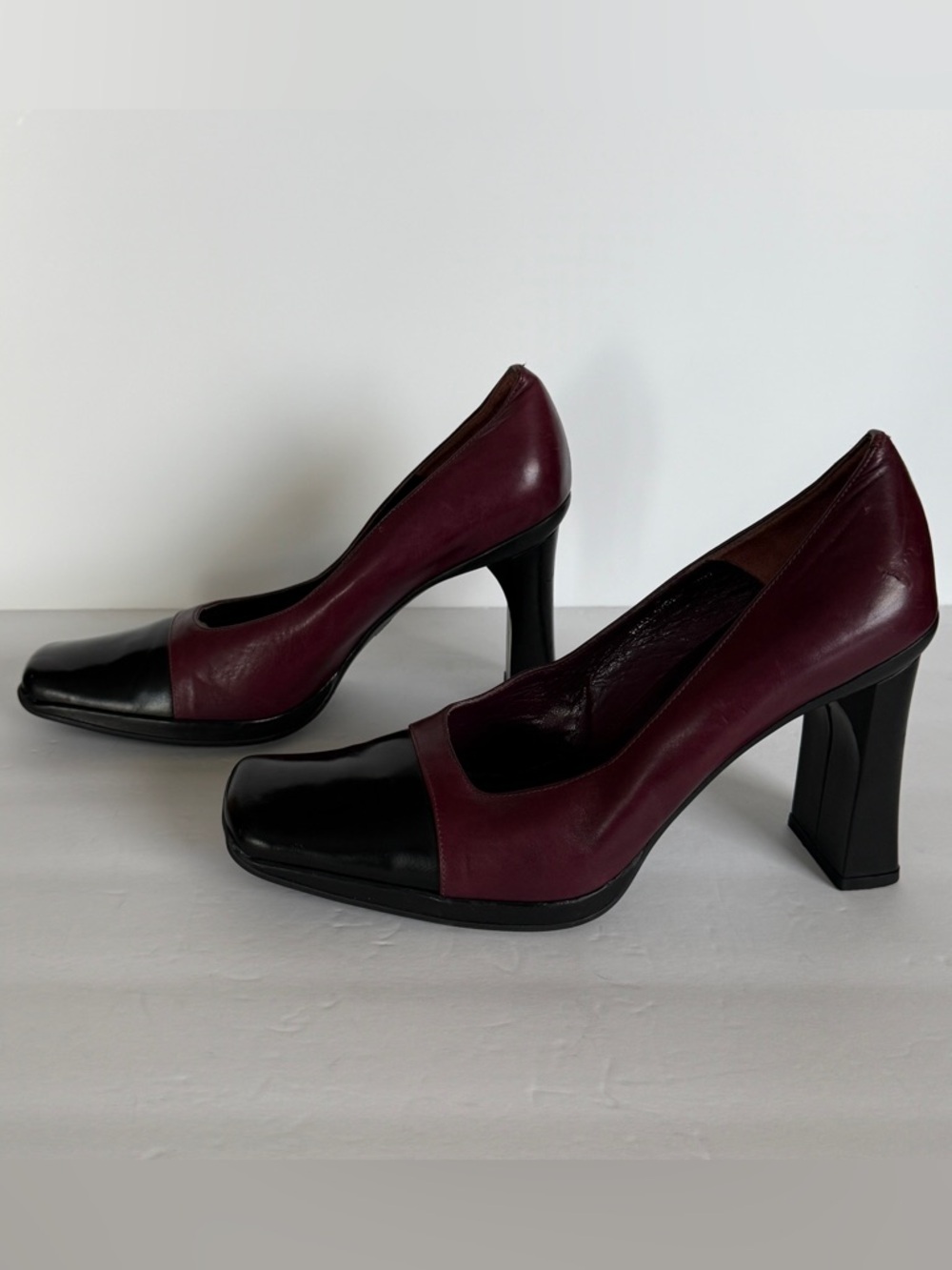 Kenneth Cole New York Wall Street Plum and Black Leather Block Heel Pumps 9.5M